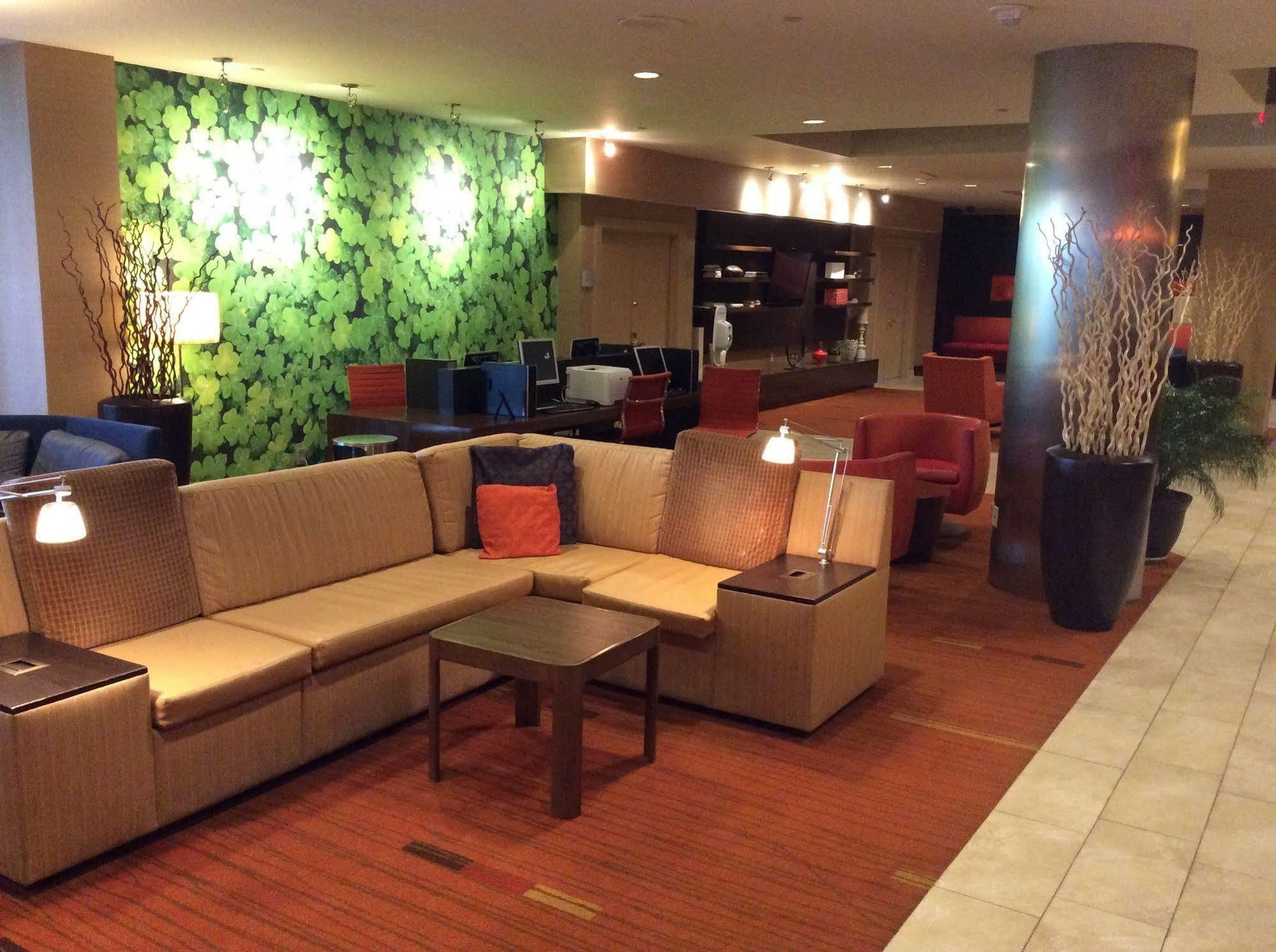 Hotel Courtyard By Marriott New York Laguardia Airport Exterior foto